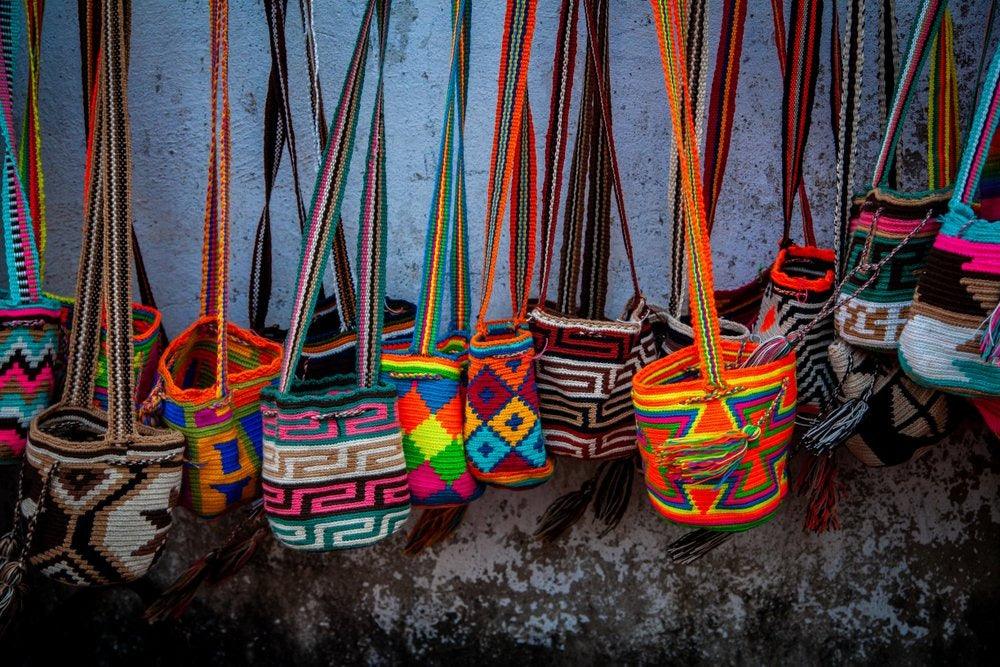 Mochila tejida tradicional de la cultura wayuu